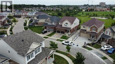 402 Bamberg Crescent in Waterloo, ON - Building Photo - Building Photo