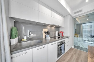 174 Cumberland St in Toronto, ON - Building Photo - Building Photo