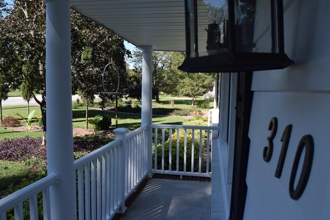 310 La Salle Ave in Hampton, VA - Building Photo - Building Photo