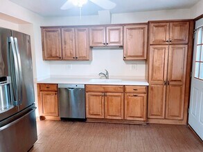 2110 Swan Ln in Rolling Meadows, IL - Building Photo - Building Photo