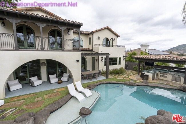 5861 Ridgebrook Dr in Agoura Hills, CA - Building Photo - Building Photo