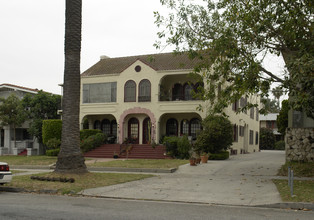 1729 Winona Blvd in Los Angeles, CA - Building Photo - Building Photo