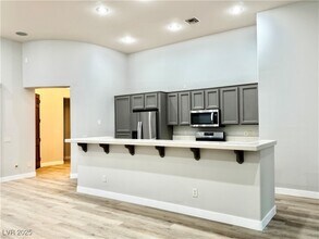 101 Emerald Dunes Cir in Henderson, NV - Foto de edificio - Building Photo
