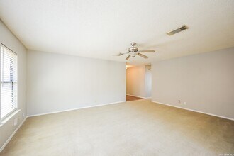 7322 Raintree Forest in San Antonio, TX - Building Photo - Building Photo