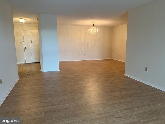 15100 Interlachen Dr in Silver Spring, MD - Building Photo - Building Photo