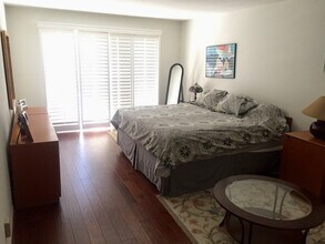 2308 Schader Dr, Unit 109 in Santa Monica, CA - Building Photo - Building Photo