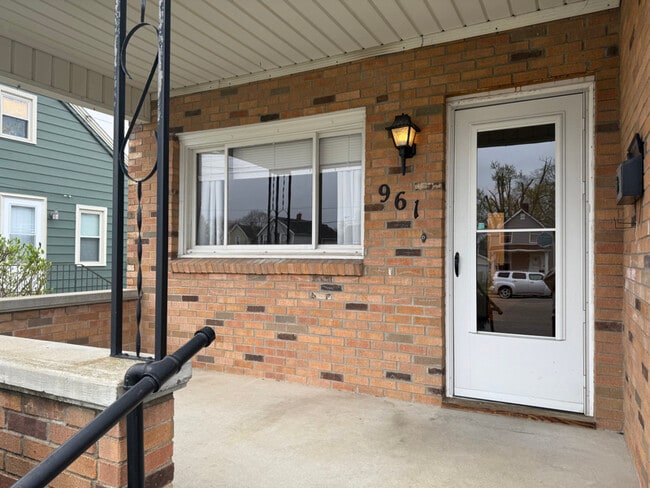 property at 961 S Pickaway St