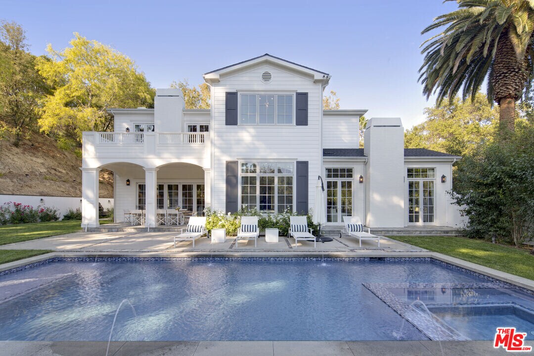 3815 Valley Meadow Rd in Los Angeles, CA - Foto de edificio