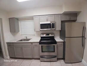 650 NE 150th St, Unit 1 in Miami, FL - Foto de edificio - Building Photo