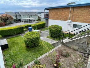 1371 SE 9th Ave in Oak Harbor, WA - Building Photo - Building Photo