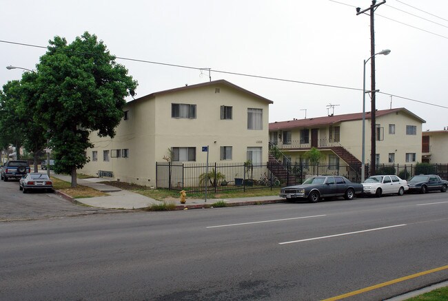 13010 S Vermont Ave in Gardena, CA - Foto de edificio - Building Photo