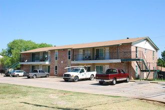 Gibbins Apartments in Arlington, TX - Foto de edificio - Building Photo