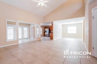 1605 Long Pond Dr in Valrico, FL - Building Photo - Building Photo