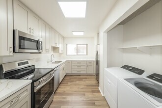 2522 Clairemont Dr in San Diego, CA - Building Photo - Building Photo