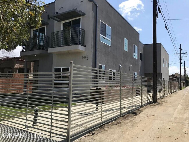 244 W 61st St in Los Angeles, CA - Building Photo - Building Photo