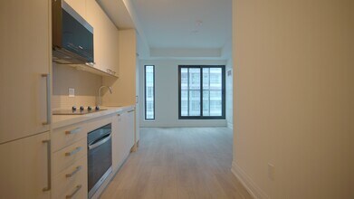 20-2420 Soudan Ave in Toronto, ON - Building Photo - Building Photo