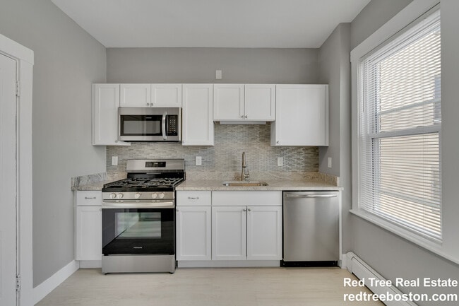 142 Sutherland Rd, Unit 2