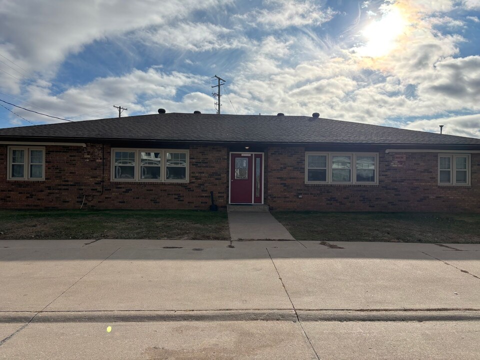 41 Grant St in Preston, IA - Building Photo