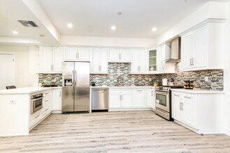 Regency Holt Apartments in Los Angeles, CA - Building Photo - Building Photo