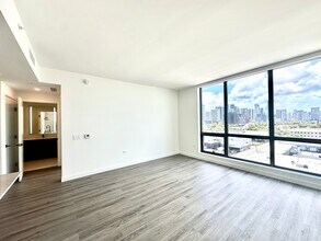 130 NE 23rd St, Unit A5 in Miami, FL - Building Photo - Building Photo