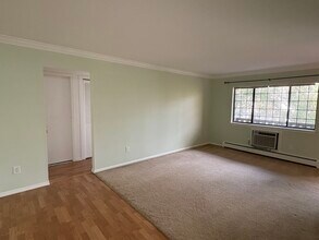 17 Essex Ct, Unit 17 in Brookfield, CT - Building Photo - Building Photo