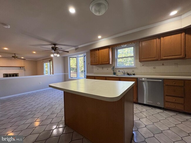 902 Kirby Dr in West Chester, PA - Building Photo - Building Photo