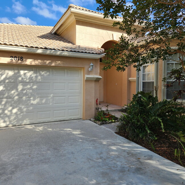 2018 Reston Cir in Royal Palm Beach, FL - Building Photo - Building Photo