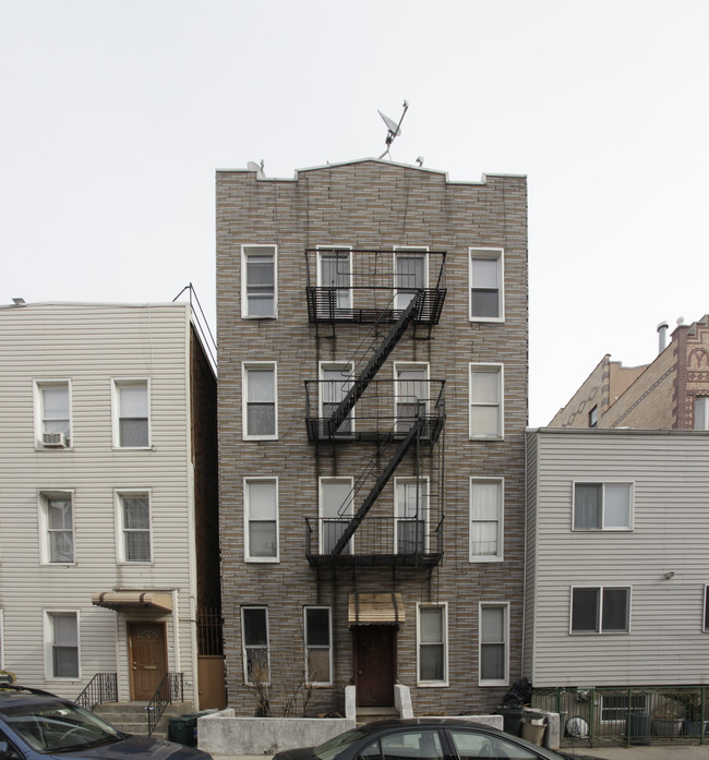 728 Leonard St in Brooklyn, NY - Building Photo - Building Photo