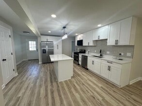 813 Stowell Ave in Streamwood, IL - Building Photo - Building Photo