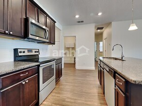 3062 Creek Village Ln in Green Cove Springs, FL - Building Photo - Building Photo