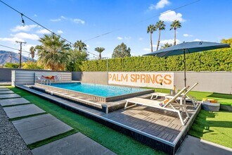 2222 E Via Escuela in Palm Springs, CA - Building Photo - Building Photo