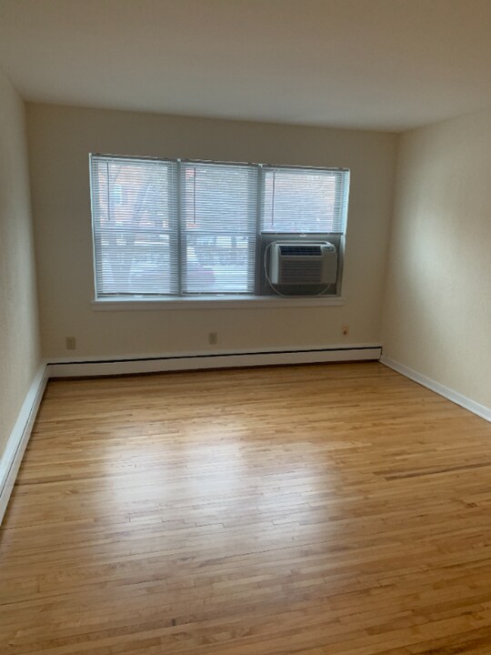 880 Cleveland Ave S in St. Paul, MN - Building Photo