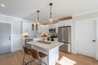 815 Lafayette Rd in Portsmouth, NH - Building Photo - Building Photo