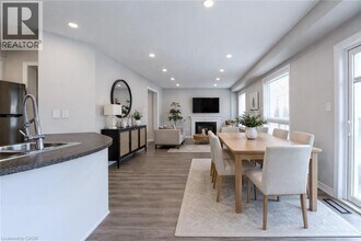 7 Hollinrake Ave in Brantford, ON - Building Photo - Building Photo