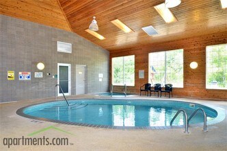 Edgewater Apartments in St. Cloud, MN - Building Photo - Interior Photo