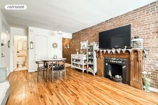 127 W 81st St in New York, NY - Building Photo