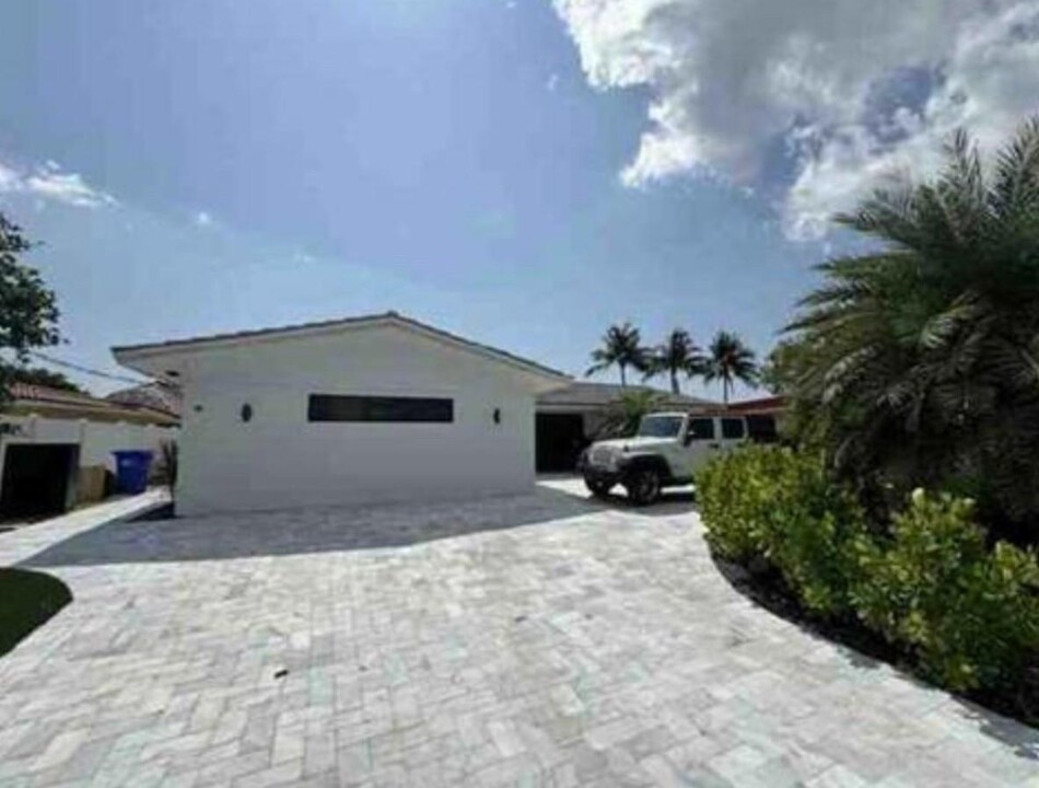 991 SE 9th Ave in Pompano Beach, FL - Building Photo