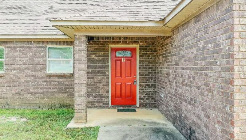 6 Cal Rd in Fort Mitchell, AL - Building Photo