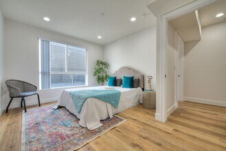 11730 Hamlin St in Los Angeles, CA - Building Photo - Building Photo