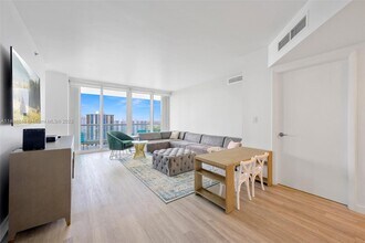 7000 Island Blvd, Unit 2806 in Aventura, FL - Foto de edificio - Building Photo