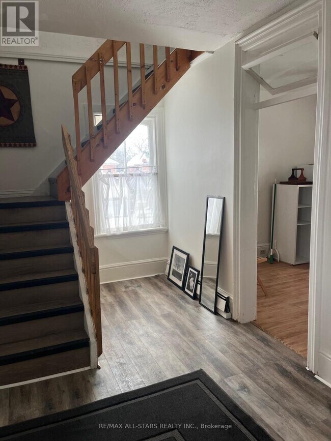 4 Kent St W in Kawartha Lakes, ON - Building Photo - Building Photo