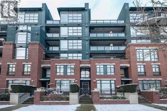 property at 22 W 12th Ave