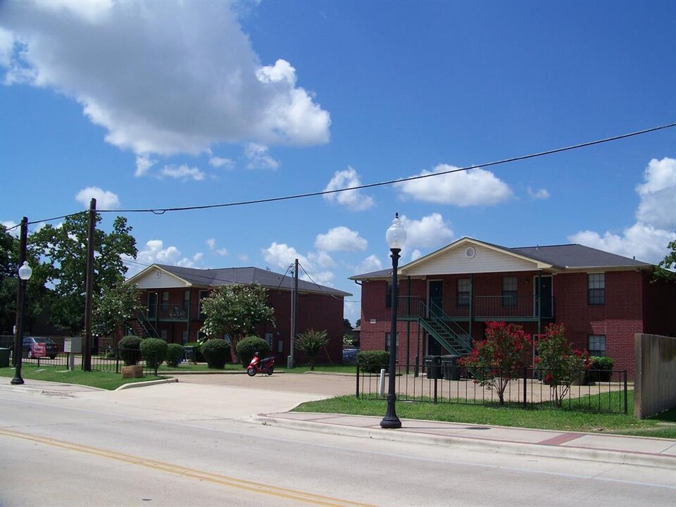 4100 College Main St in Bryan, TX - Foto de edificio