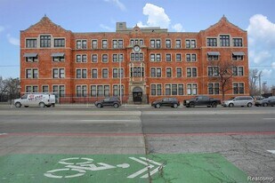 6533 E Jefferson Ave, Unit 421 in Detroit, MI - Building Photo