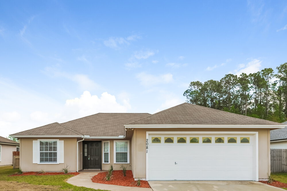 2081 Frogmore Dr in Middleburg, FL - Building Photo