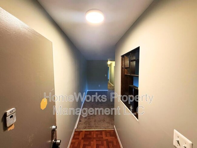 9633 White Acre Rd in Columbia, MD - Foto de edificio - Building Photo