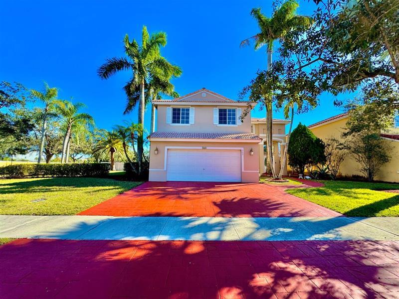 303 SW 190th Ter in Pembroke Pines, FL - Building Photo