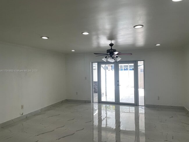 1840 W 73rd Pl in Hialeah, FL - Building Photo - Building Photo
