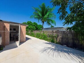 15841 NW 18th Pl in Opa Locka, FL - Building Photo - Building Photo