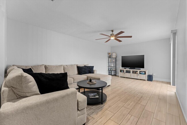 1596 Shaker Cir in Wellington, FL - Building Photo - Building Photo